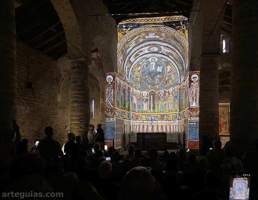 Momento del videomappig de Sant Climent de Ta&uuml;ll