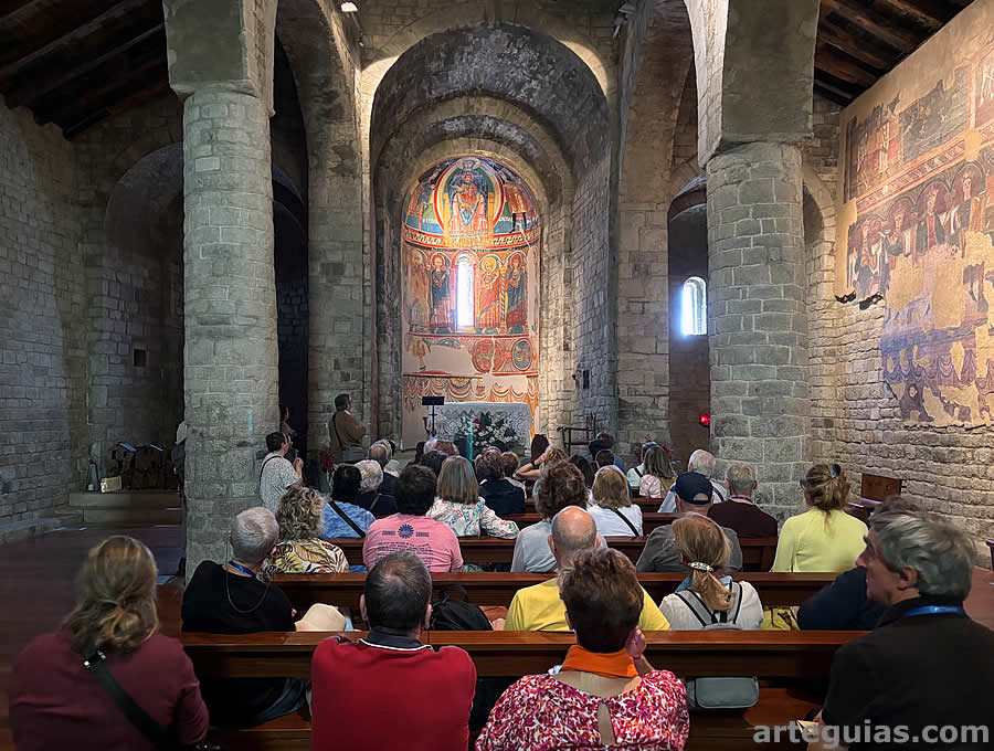 Visita al interior de Santa Mar&iacute;a de Ta&uuml;ll