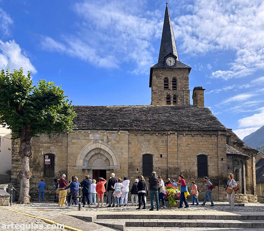 S&aacute;bado por la ma&ntilde;ana en la iglesia de Boss&ograve;st