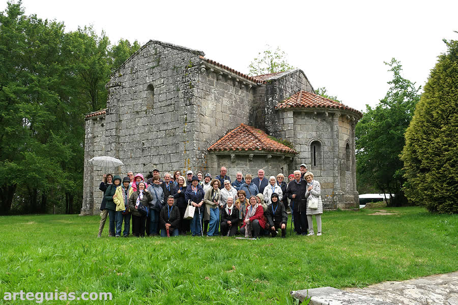 Foto de familia en San Miguel de Breamo