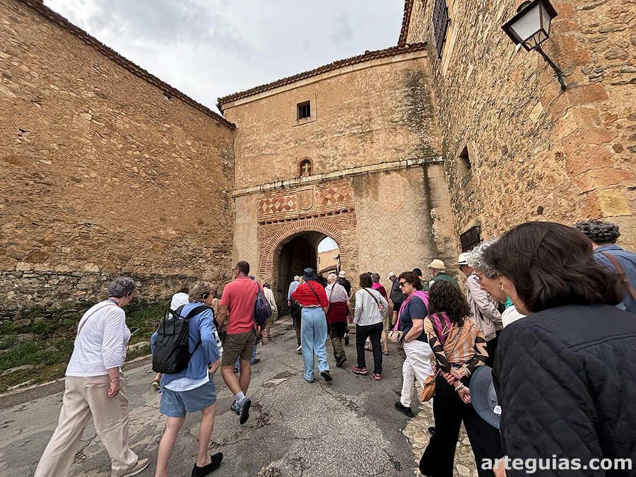 Momento en que accedimos a Pedraza por su puerta mud&eacute;jar