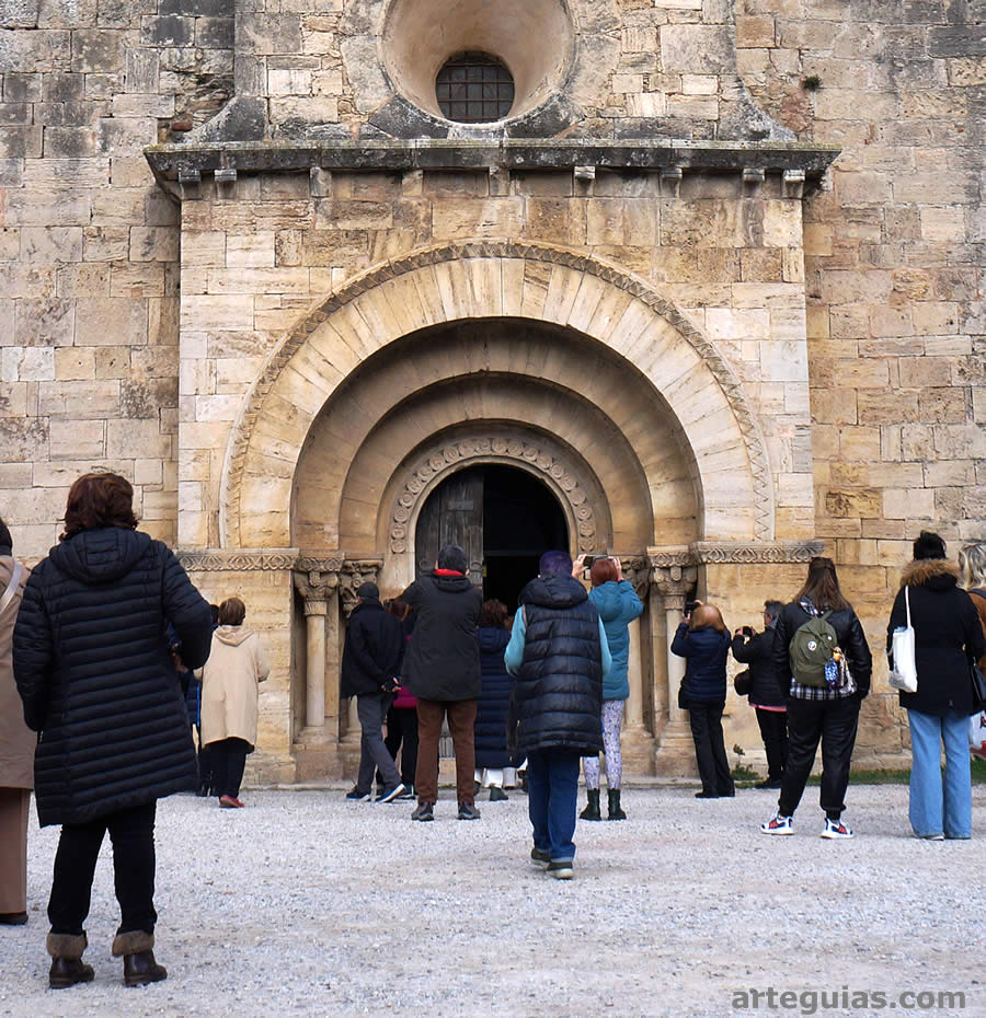 Llegada del grupo a Santa Mar&iacute;a de Porqueres