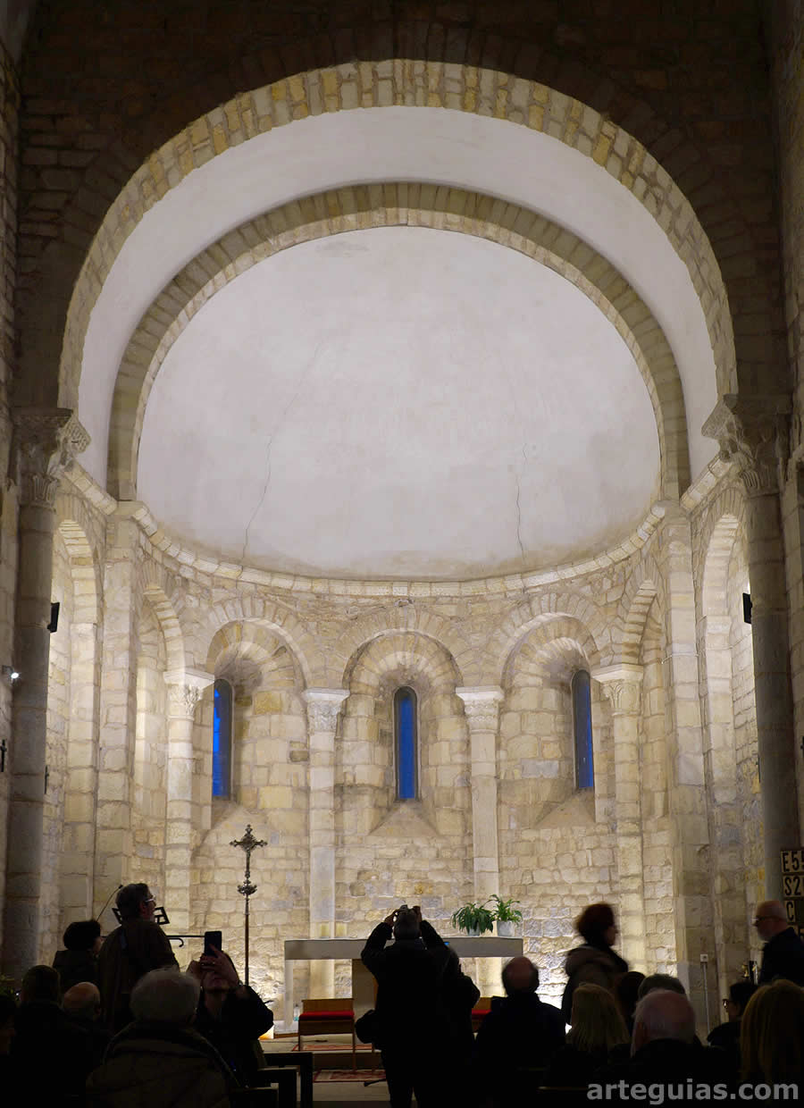 En el interior de Sant Miquel de Fluvi&agrave;