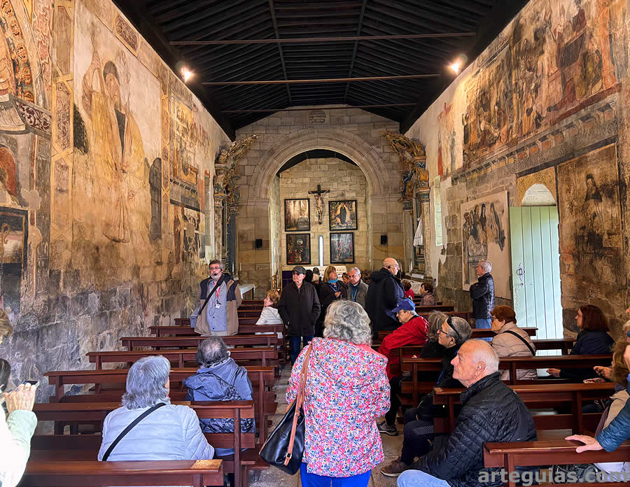Interior de Nossa Senhora de Azinheira, en la cercana freguesía de Outeiro Seco