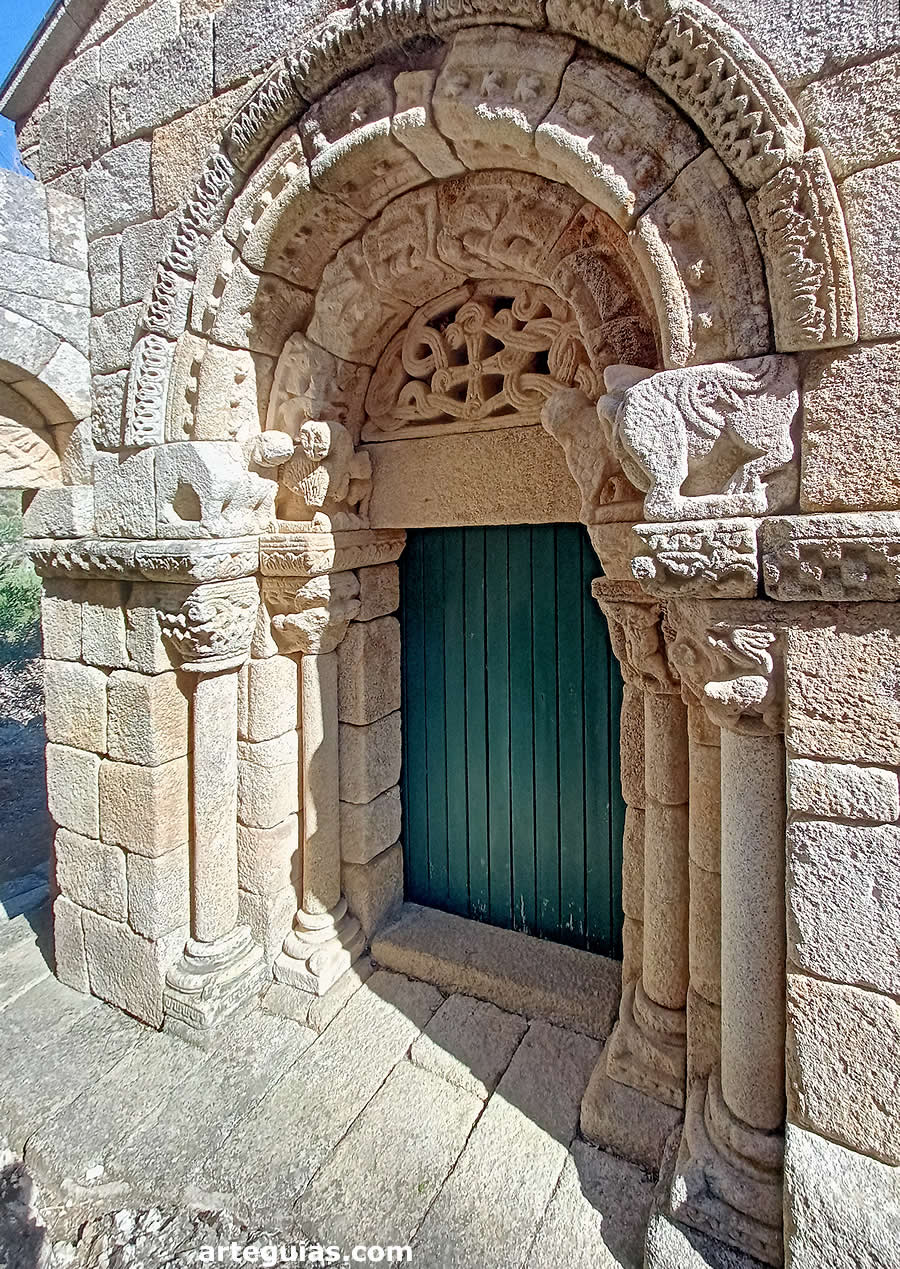 Puerta románica de São Pedro das Águias