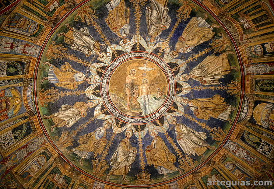 C&uacute;pula con mosaicos del Baptisterio de R&aacute;vena