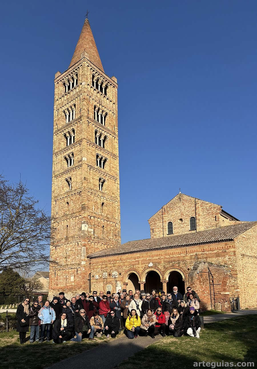 Foto de familia vespertina en la Abad&iacute;a de Pomposa