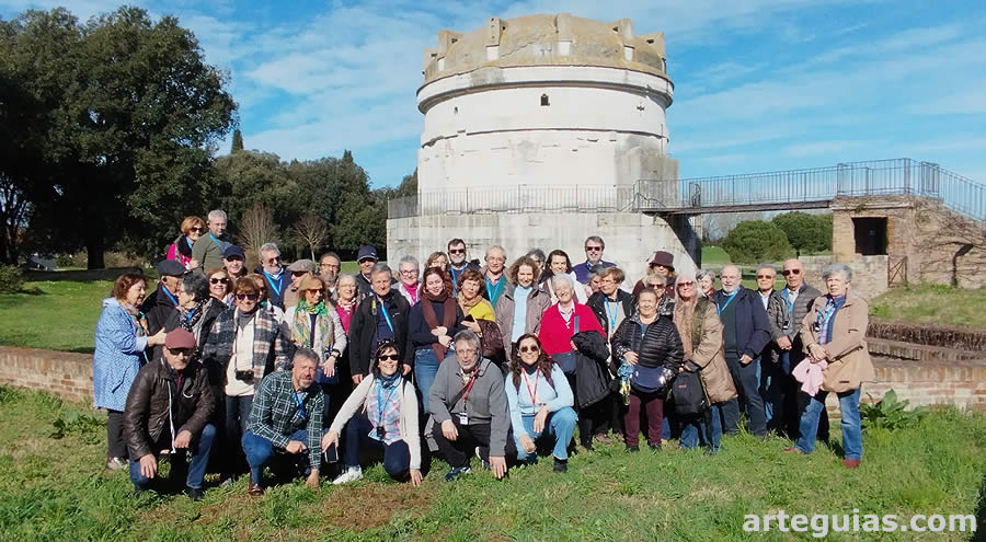 Otra foto de familia en el Mausoleo de Teodorico, R&aacute;vena