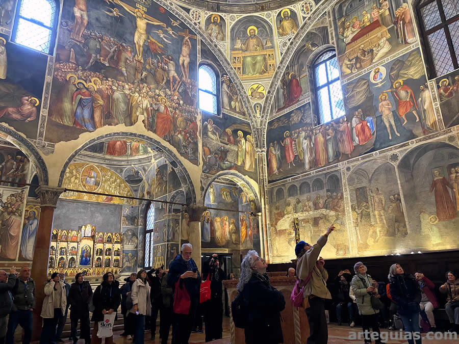 Explicaciones en el Baptisterio de la CAtedral de Padua