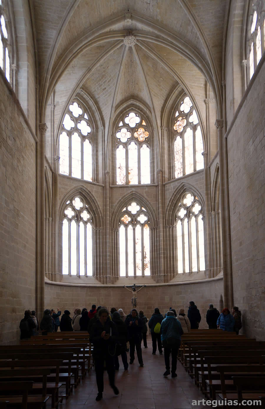 Famosa cabecera con grandes ventanales del Monasterio de Ca&ntilde;as