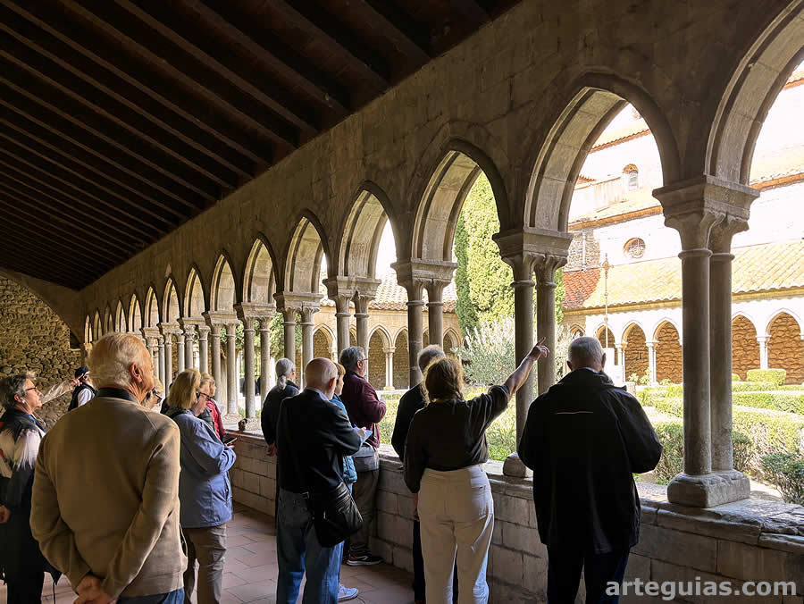 Claustro de la antigua Abad&iacute;a de Arl&eacute;s sur Tech