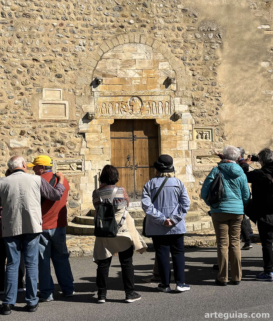 En la fachada de Saint Genis des Fontaines