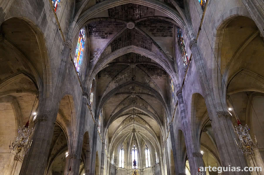 Tambi&eacute;n vimos la iglesia de Santa Eulalia, quiz&aacute;s la mejor muestra de arquitectura g&oacute;tica mallorquina despu&eacute;s de la catedral.