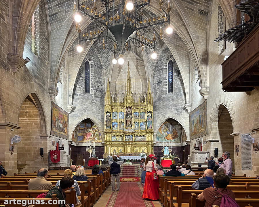 Tambi&eacute;n visitamos el Museo de Pollentia y las iglesias de Santiago y Santa Ana.