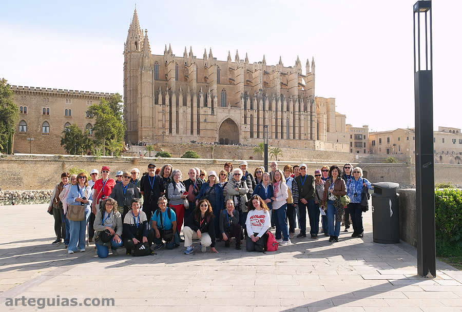 Mi&eacute;rcoles por la ma&ntilde;ana: despu&eacute;s del aeropuerto, directamente a la Catedral de Palma de Mallorca.