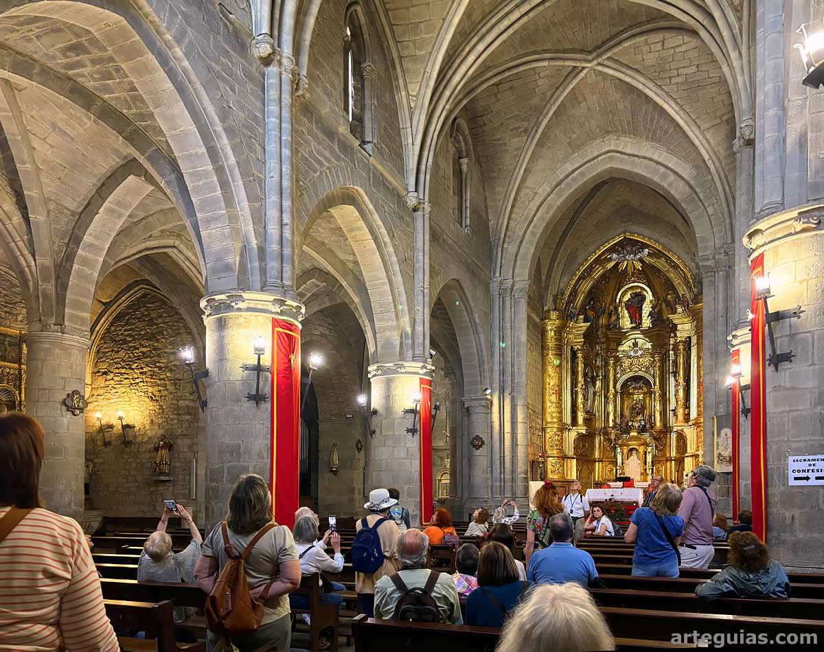 Interior de la iglesia de Santiago de Sangüesa