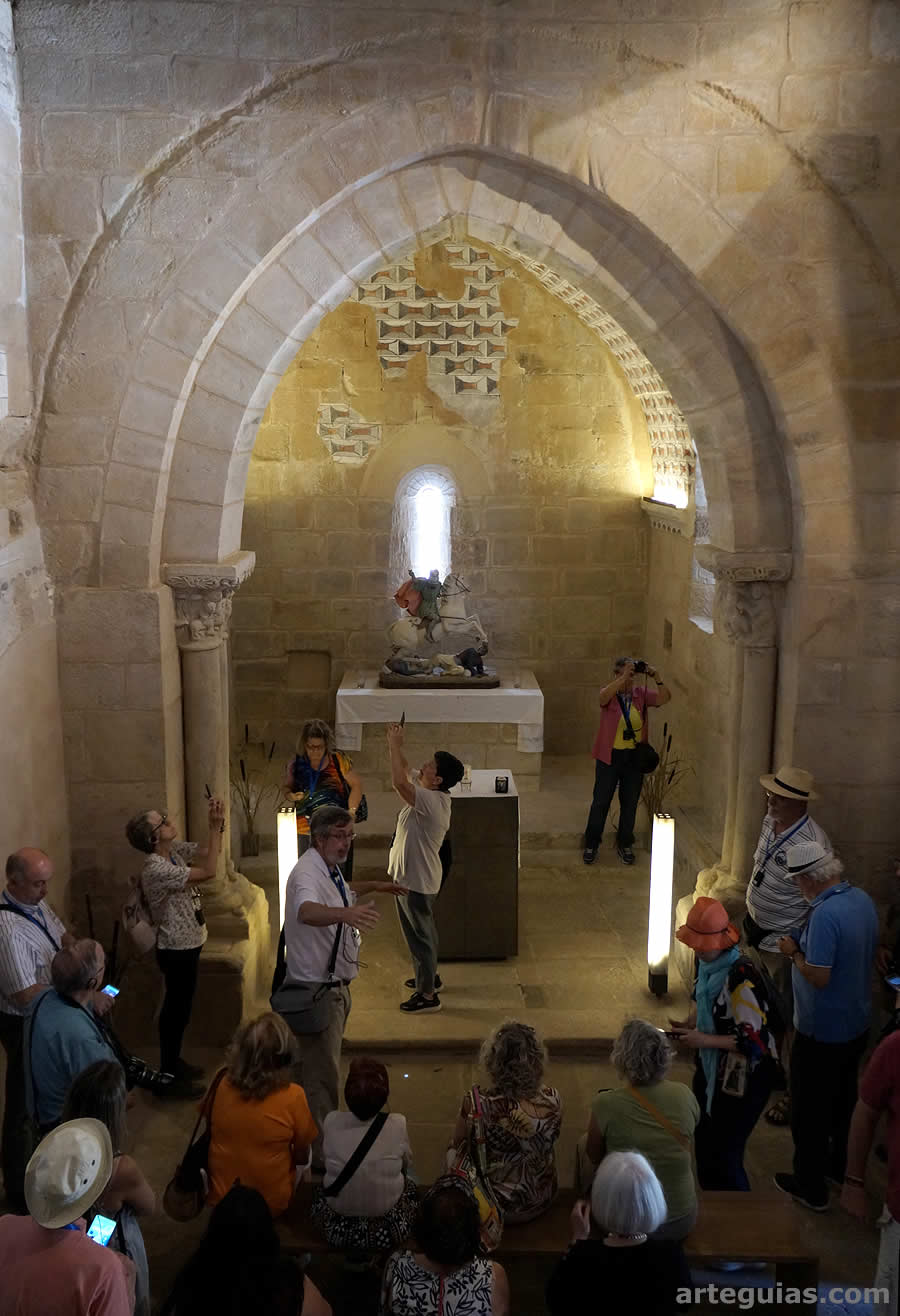 En el interior de la iglesia de Cezura