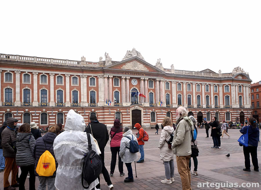 En la c&eacute;ntrica Plaza del Capitolio de Toulouse