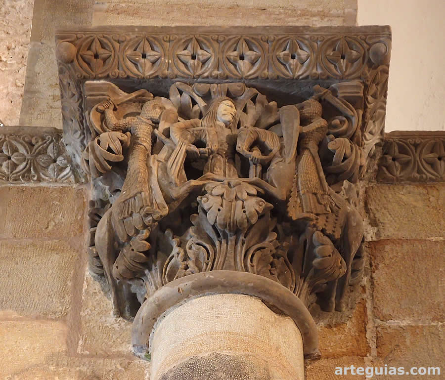 Capitel en la iglesia de Santa Mar&iacute;a de Retortillo