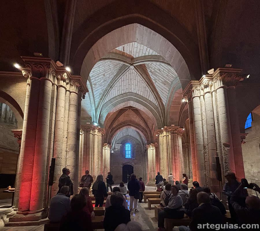 En el interior de la iglesia del monasterio premostratense de Aguilar de Campoo