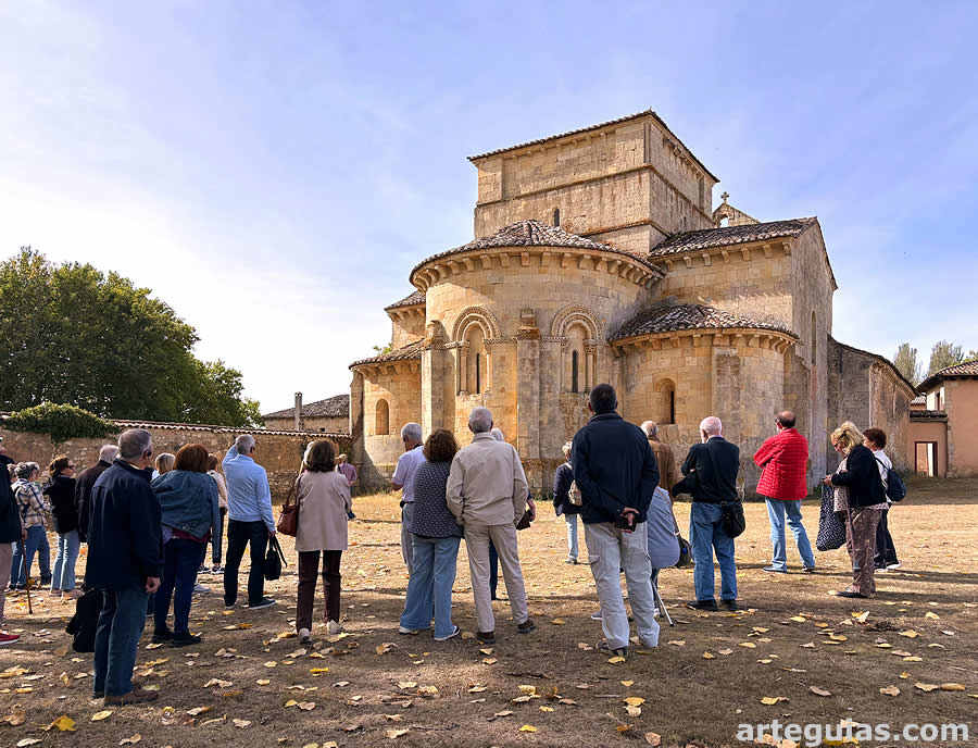 Momento de la visita a Santa Eufemia de Cozuelos, Palencia