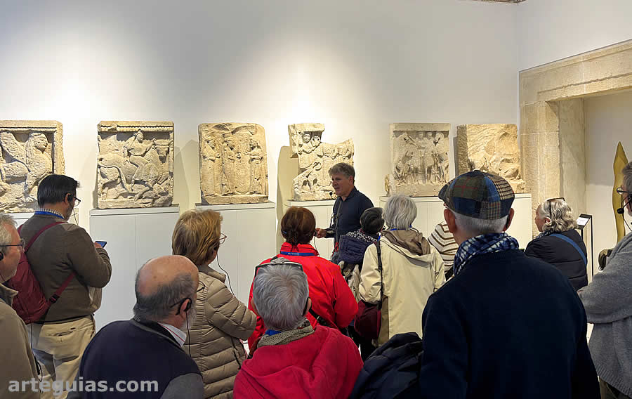 Por la tarde: detenida y minuciosa visita al Museo Antonio Salinas y su colecci&oacute;n de arte griego y romano.