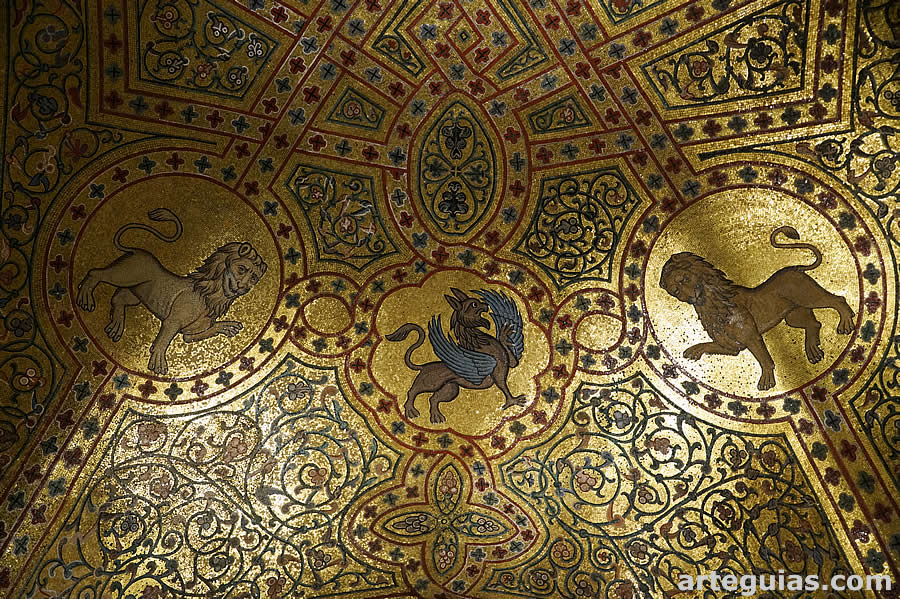 Una de las salas m&aacute;s espectaculares es la Habitaci&oacute;n del rey Roger con sus mosaicos de tem&aacute;tica no religiosa.