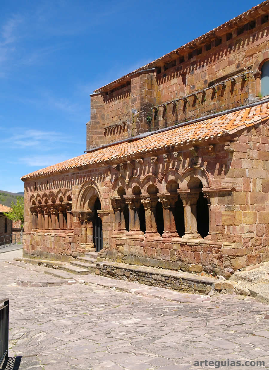 Galería porticada de Pineda de la Sierra