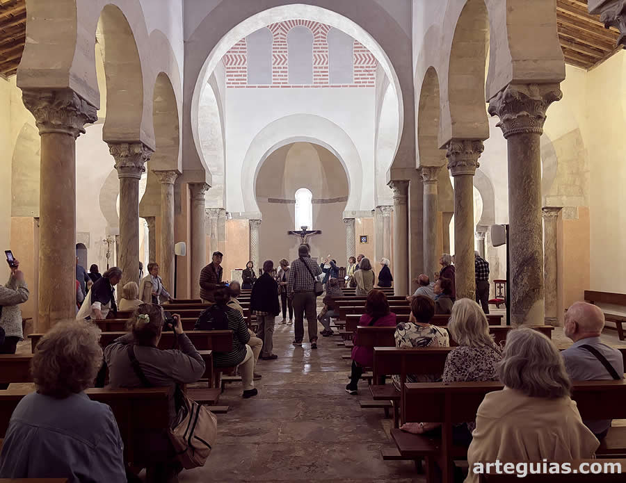 Para finaliza el viaje: uno de los platos fuertes: la preciosa iglesia de San Cebri&aacute;n de Mazote, del siglo X.