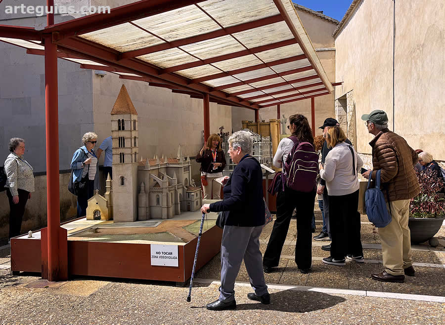 En Tordesillas tambi&eacute;n aprovechamos para acercarnos al Museo del Tratado y a su colecci&oacute;n de grandes maquetas.