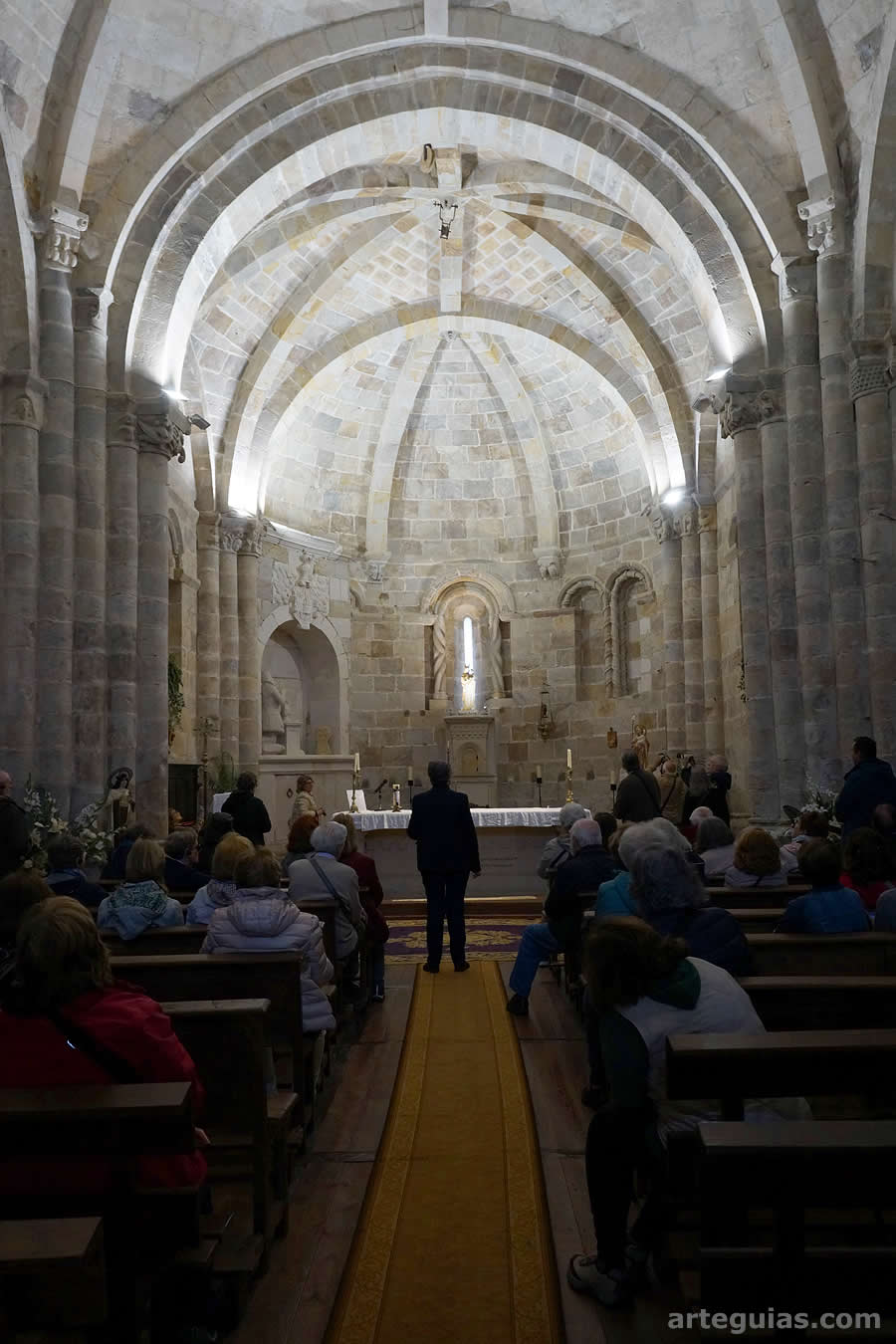 En el interior del monumental templo de Vallejo