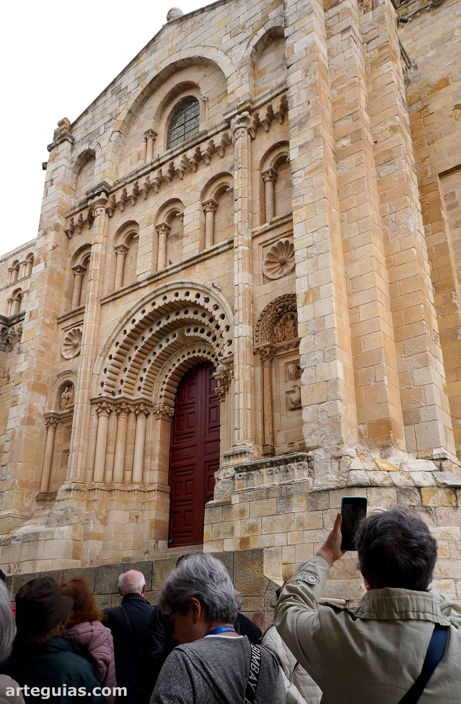 En la Puerta del Obispo de la Catedral de Zamora