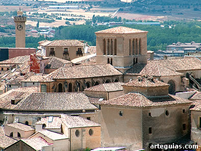 Catedral de Cuenca y la Torre Mangana al fondo