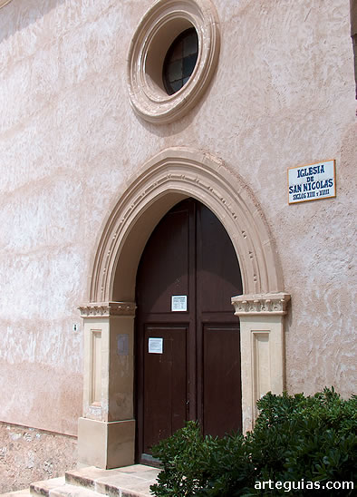 Puerta de la iglesia de San Nicol&aacute;s