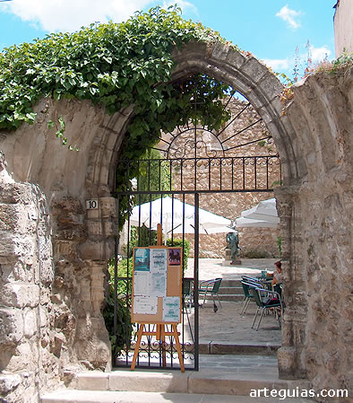 Ruinas de la iglesia de San Pantale&oacute;n