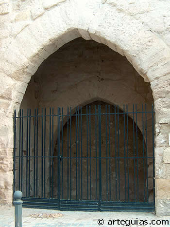 Arcos de la muralla, junto a la Puerta de Medina. Huete