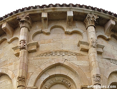 Arco mural trilobulado