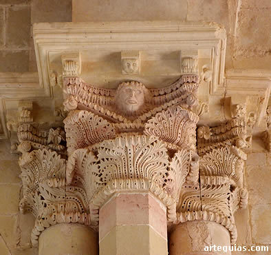 Capiteles del arco triunfal