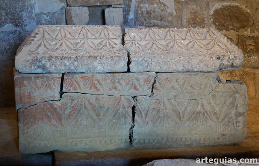 Sarc&oacute;fago en el interior del la iglesia