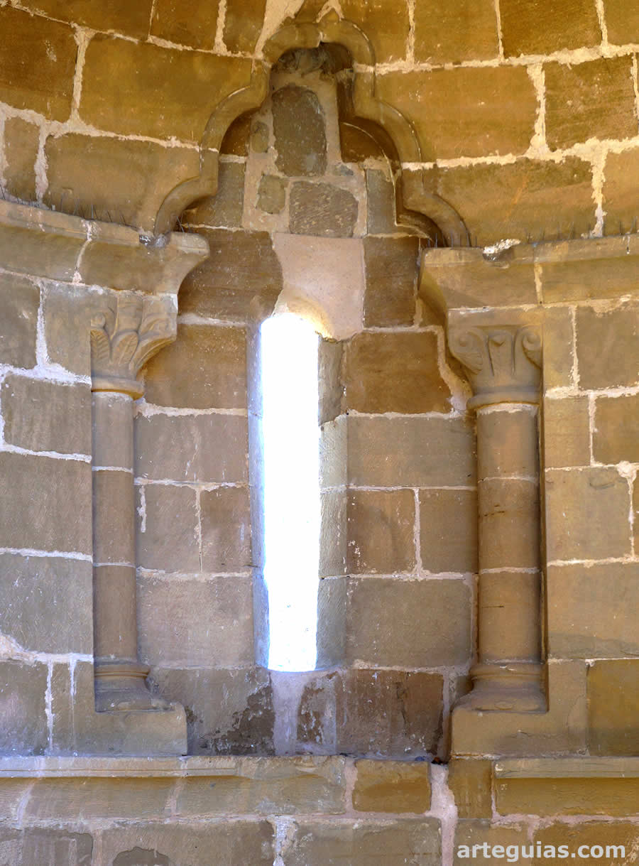 Ventanal absidal en su vertiente inferior