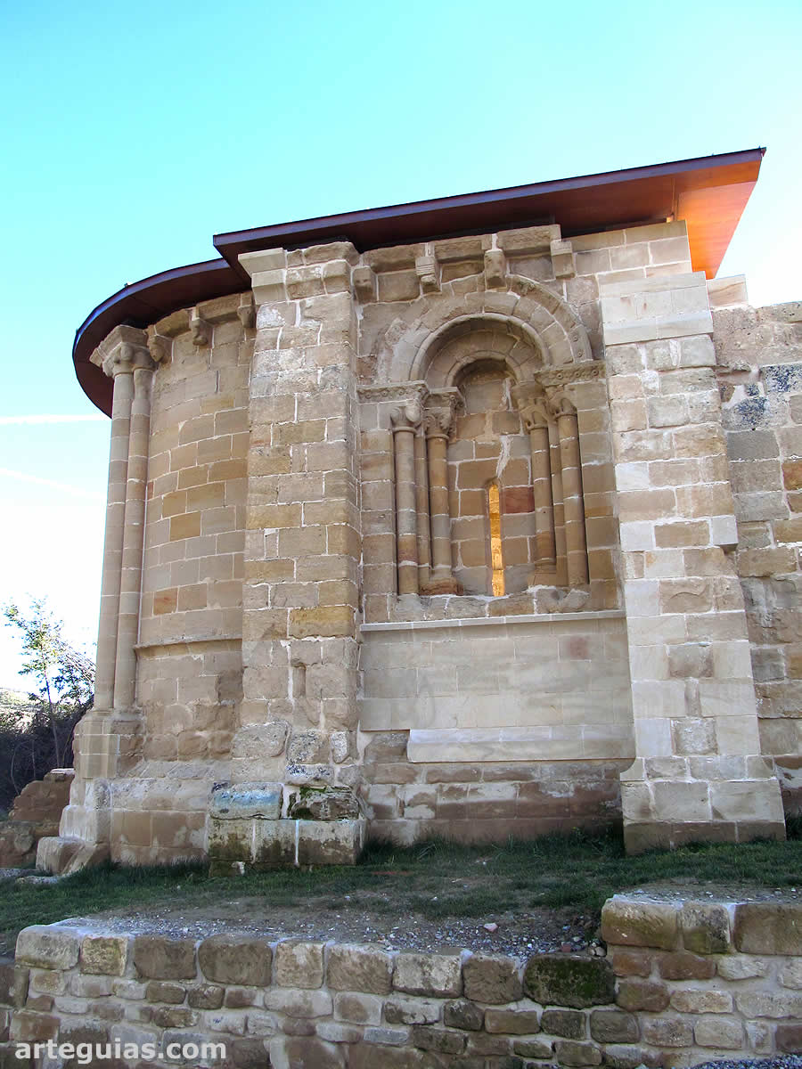 Ermita de la Concepci&oacute;n de Treviana, La Rioja: muro presbiterial norte y &aacute;bside