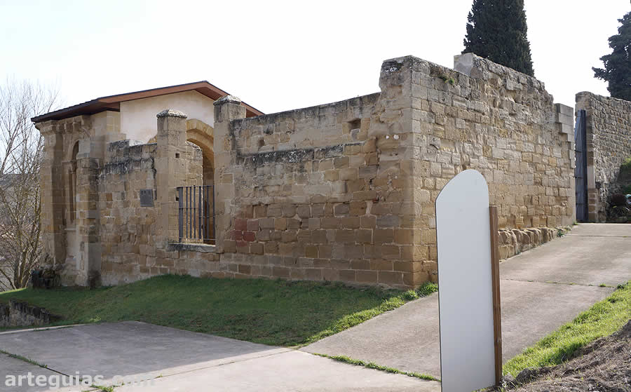 Ermita de la Concepci&oacute;n de Treviana, La Rioja. Hoy forma parte del cementerio