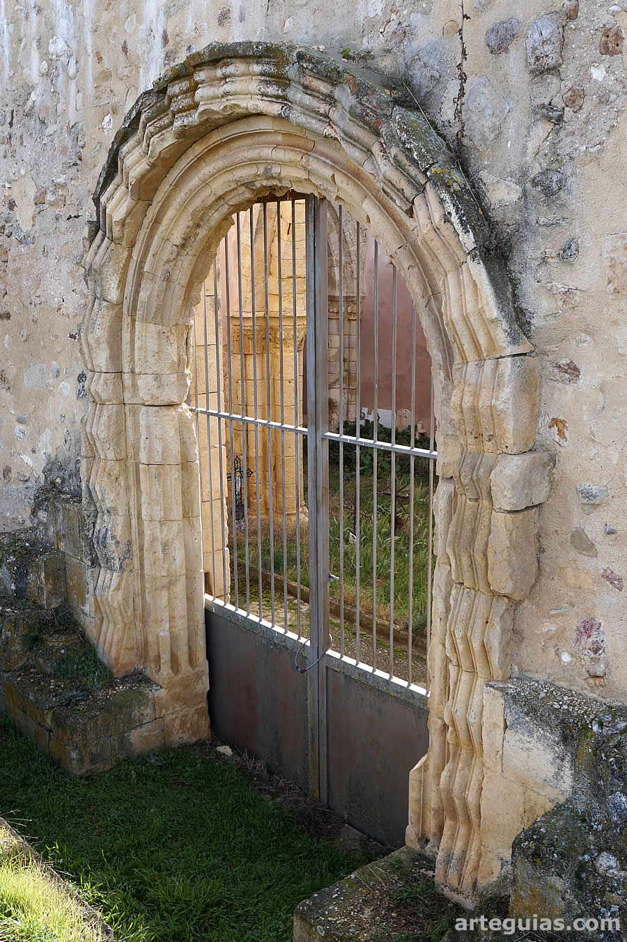 Puerta septentrional de la ermita de Rebollo