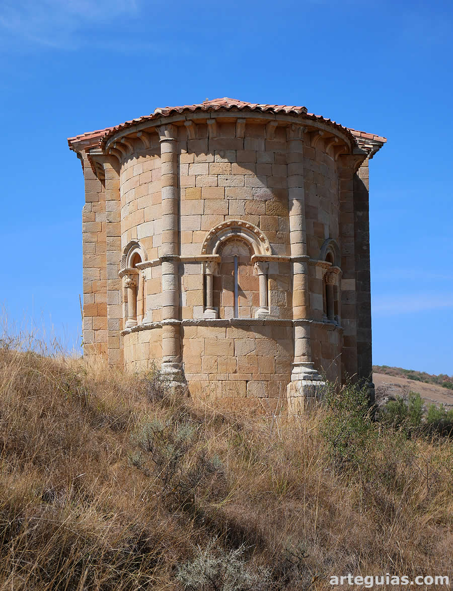 Precioso ábside de la ermita de Santa Eulalia de Barrio de Santa María, Palencia