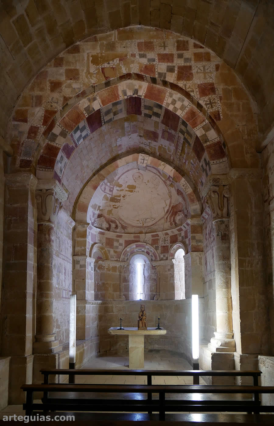 Interior de la cabecera de la ermita de Santa Eulalia