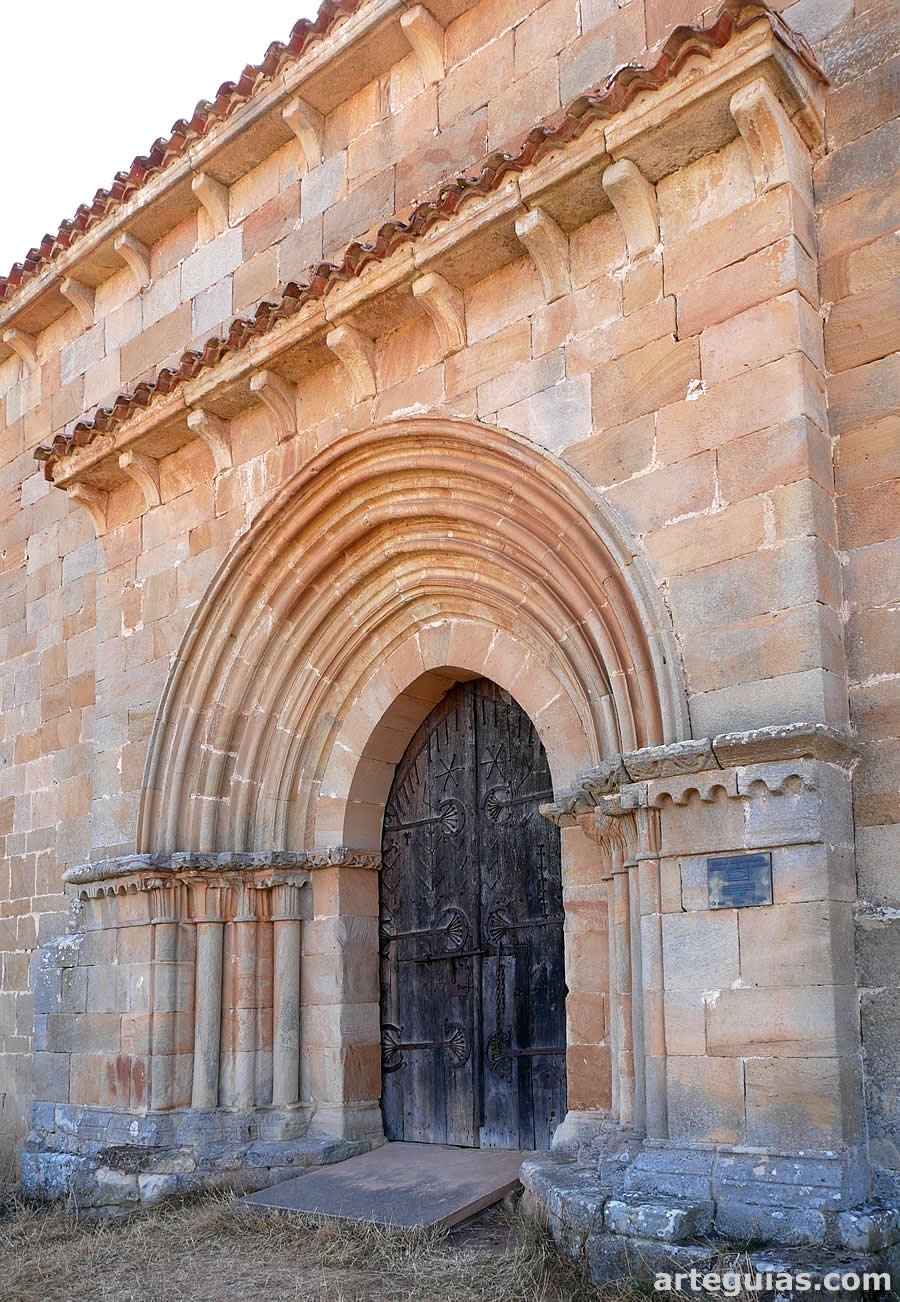 Puerta románica de la ermita de Santa Eulalia de Barrio de Santa María, Palencia