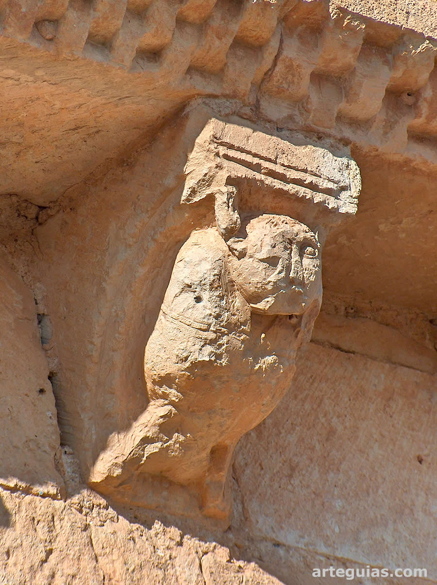 Canecillo rom&aacute;nico de la ermita del Santo Cristo de Coru&ntilde;a del Conde