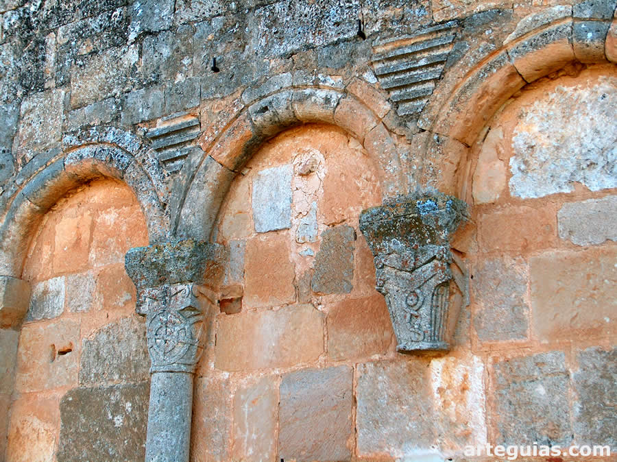 Arquer&iacute;as del muro oriental del &aacute;bside