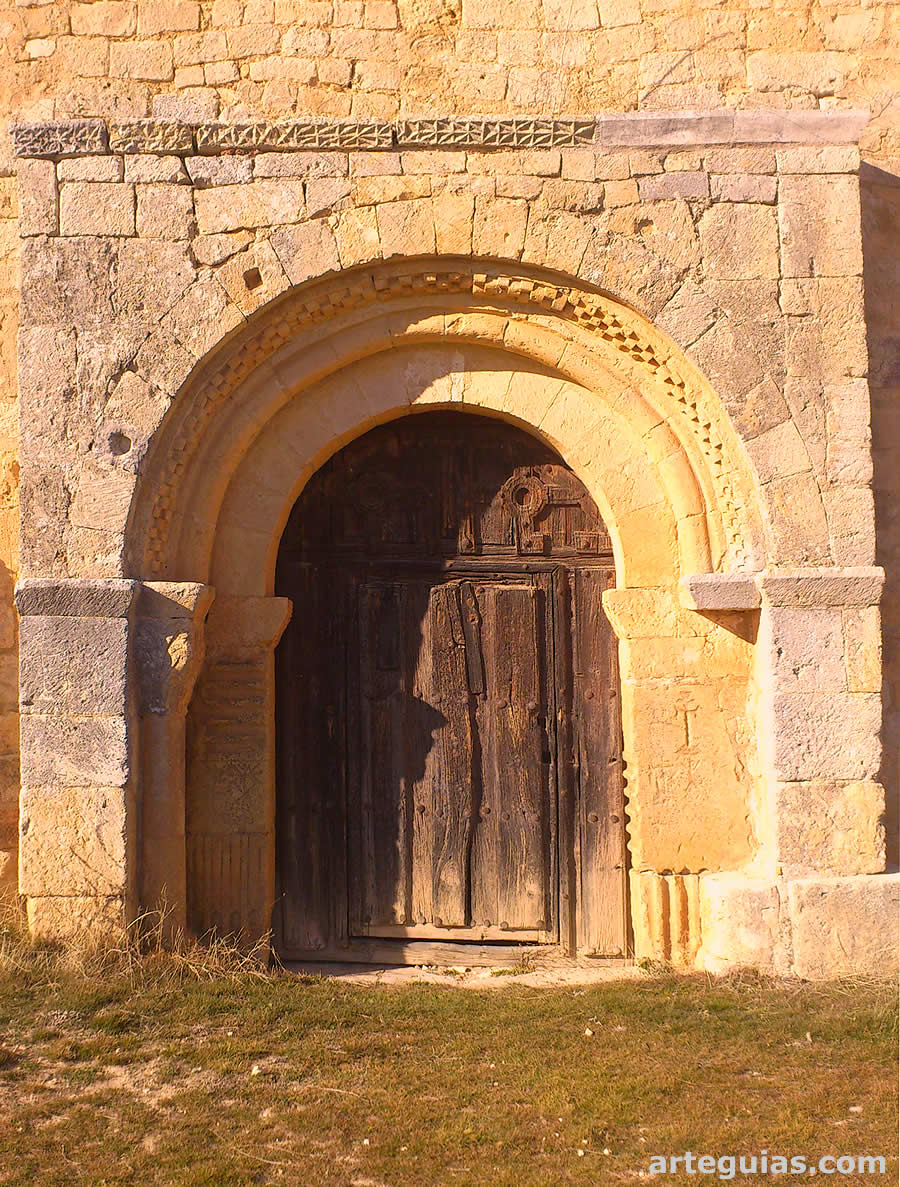 Puerta de la ermita del Santo Cristo de Coru&ntilde;a del Conde, Burgos