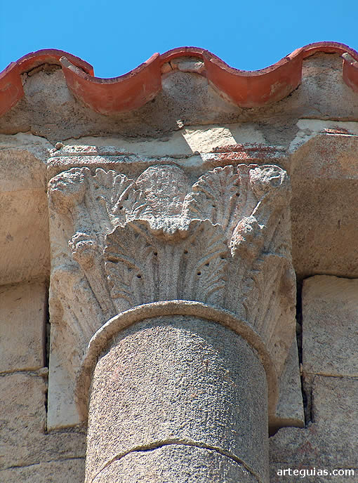 Ermita de Markinez: capitel exterior del &aacute;bside
